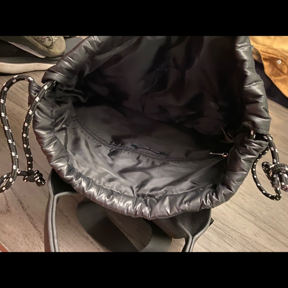 Black backpack with carry handle - Picture 3 of 3